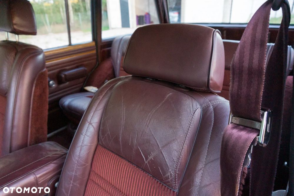 Jeep Wagoneer - 21