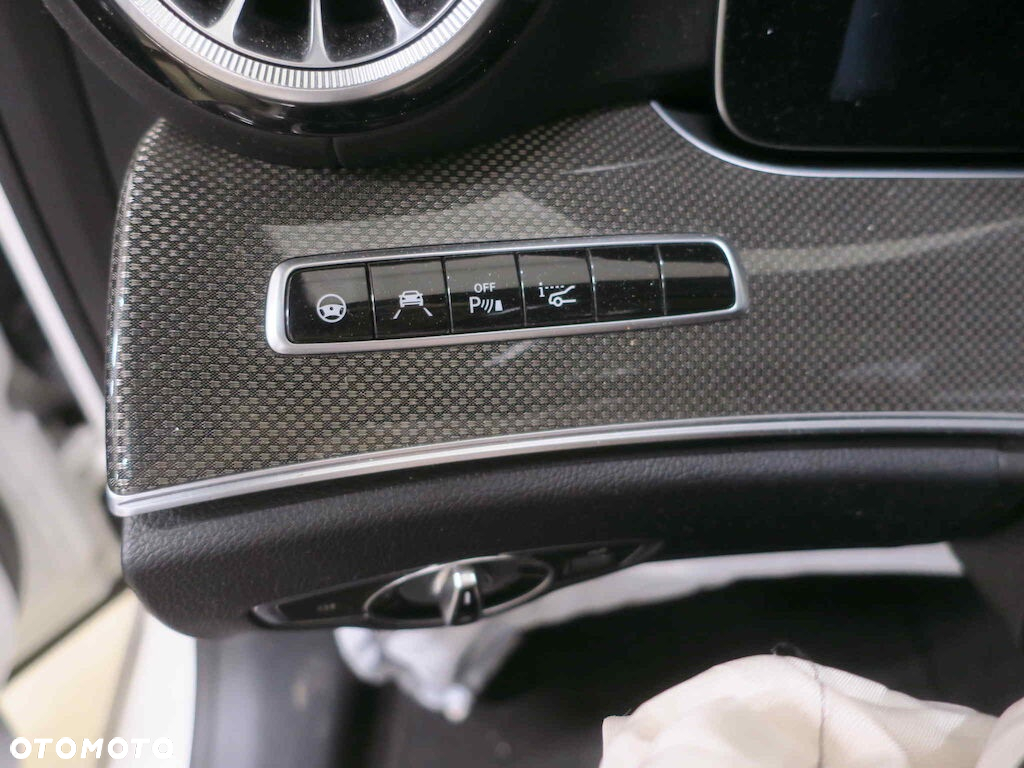 Mercedes-Benz Klasa E 400 4Matic Coupe 9G-TRONIC AMG Line - 10