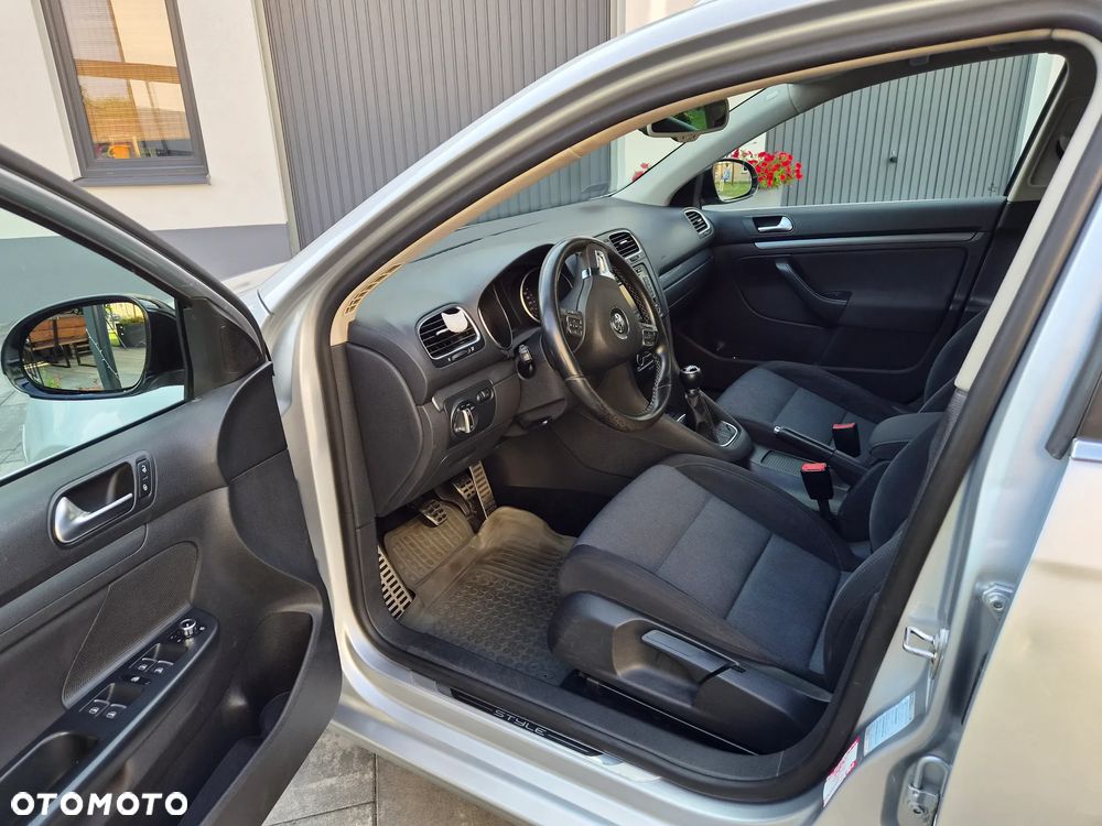 Volkswagen Golf 2.0 TDI DPF Style - 8