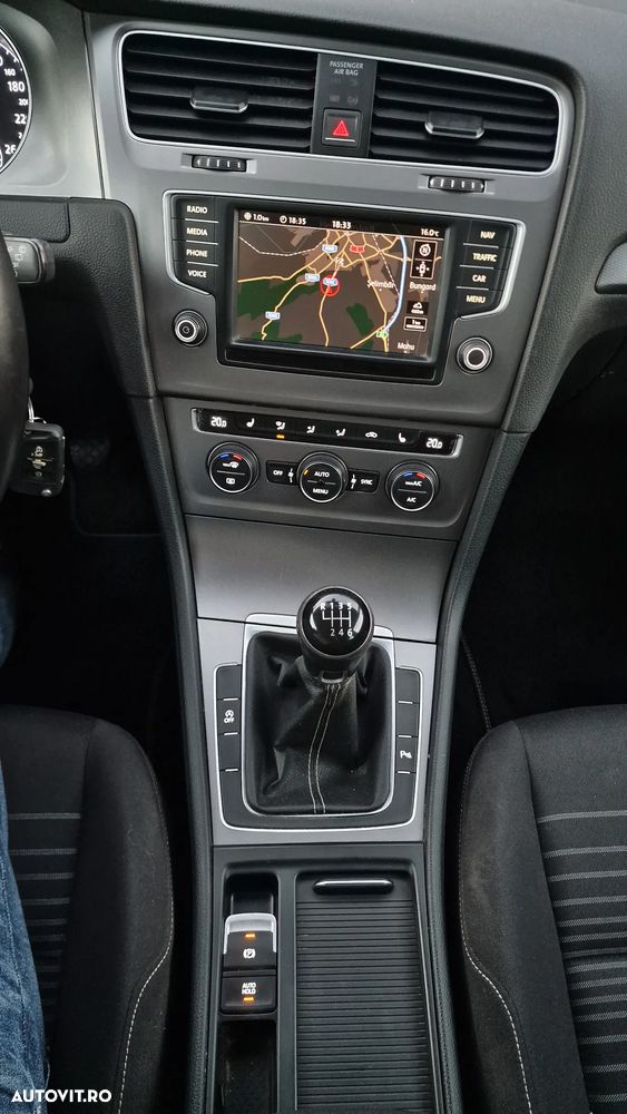 Volkswagen Golf 2.0 TDI BlueMotion Technology Lounge - 25