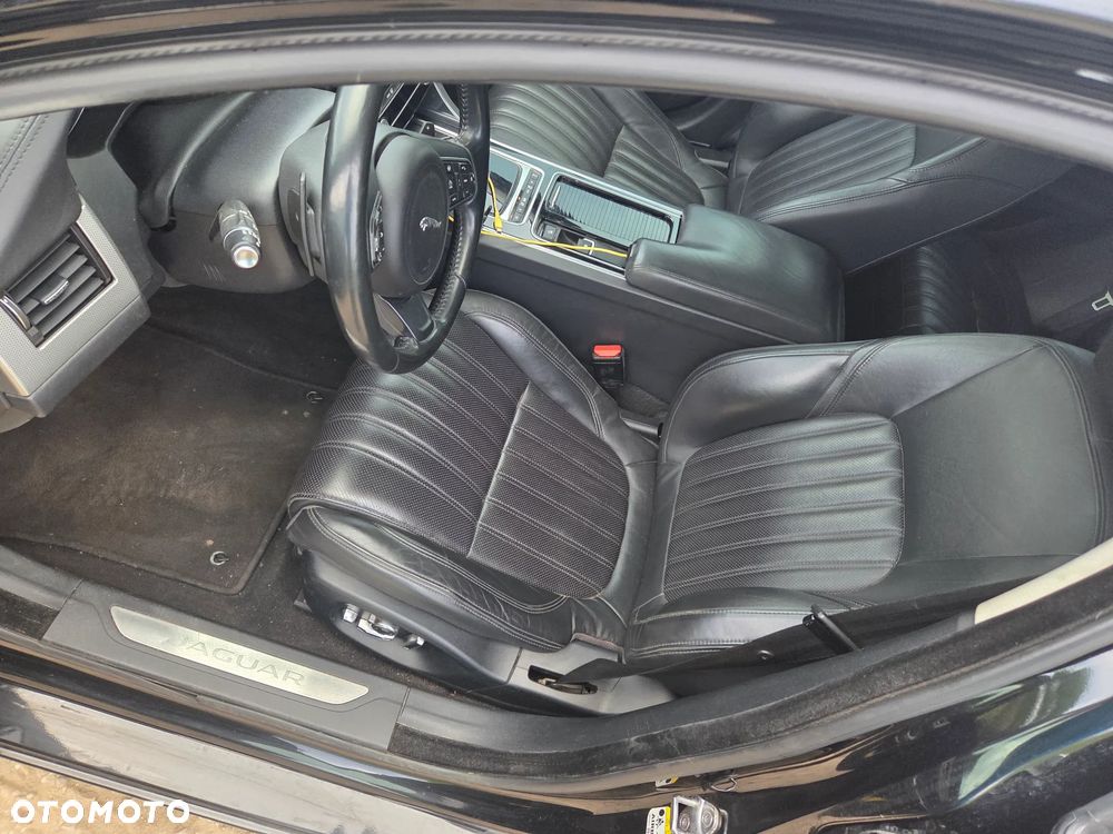Jaguar XF 3.0 TDV6 300 Sport - 8