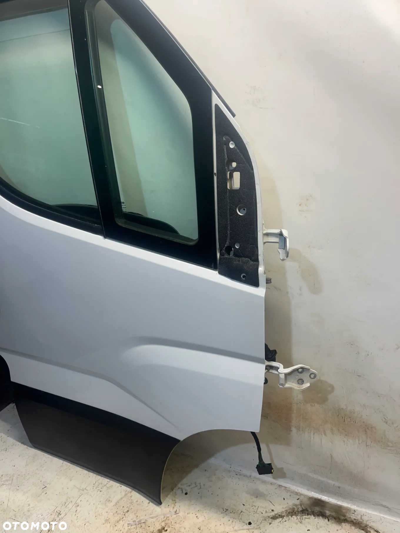 PRAWE DRZWI IVECO DAILY 2020r - 2