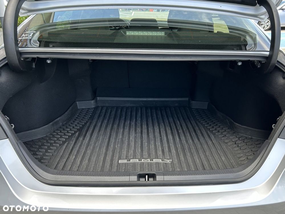 Toyota Camry 2.5 Hybrid Comfort CVT - 11