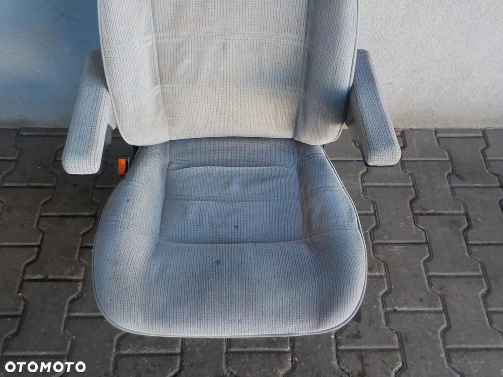 VW T4 FOTEL SIEDZENIE KIEROWCY Z PODŁOKIETNIKAMI - 2