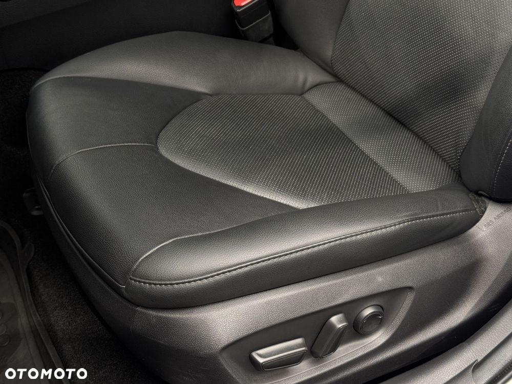 Toyota Camry 2.5 Hybrid Executive CVT - 13