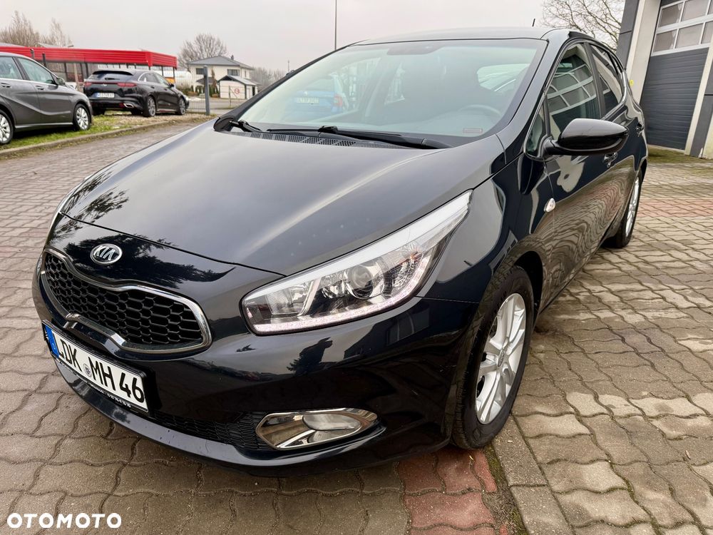 Kia Ceed 1.6 GDI Dream Team Edition - 1