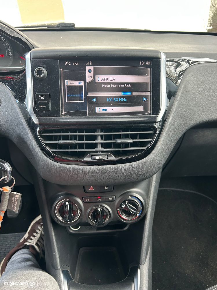 Peugeot 208 1.4 HDi SE Style - 16