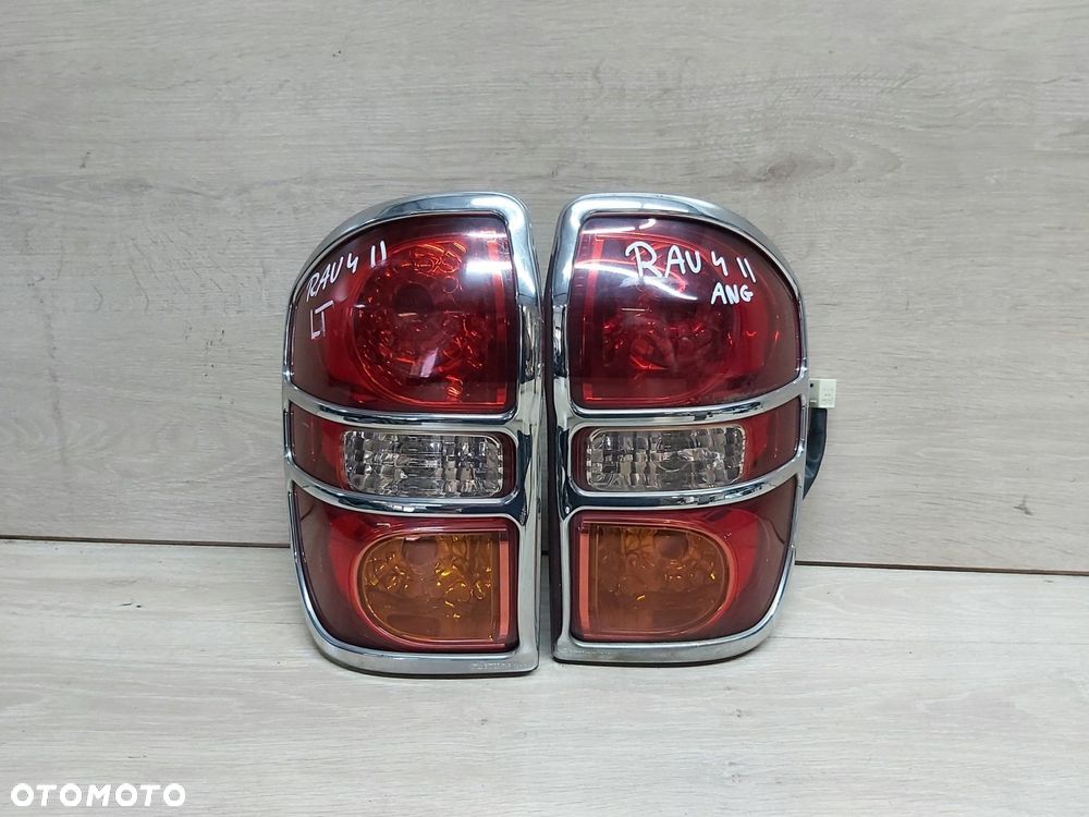 Toyota Rav4 II LIFT lampa tył lewa prawa chrom KOMPLET - 1