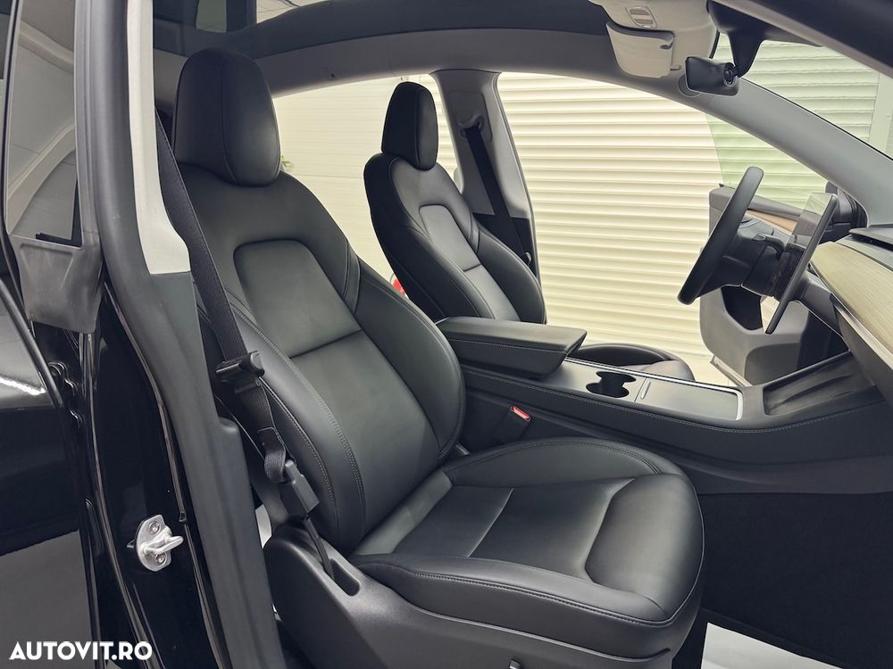 Tesla Model Y Long Range Dual Motor AWD - 31