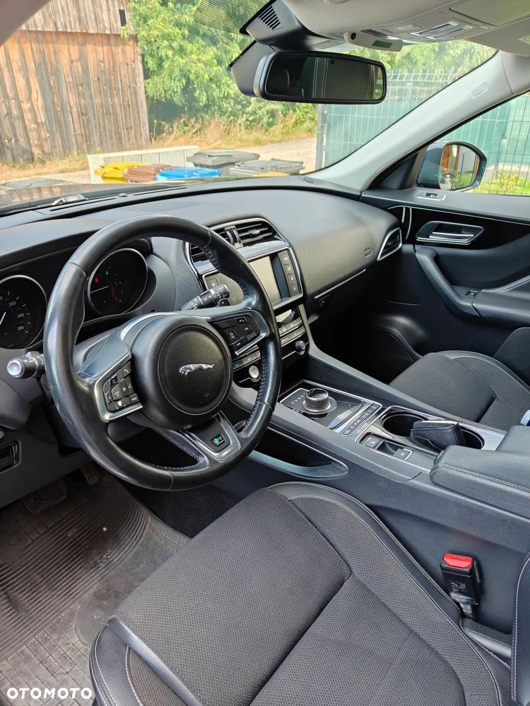 Jaguar F-Pace 2.0 i4D AWD R-Sport - 12