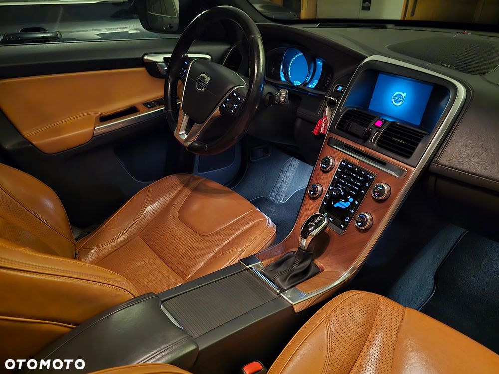 Volvo XC 60 D4 AWD Summum - 4