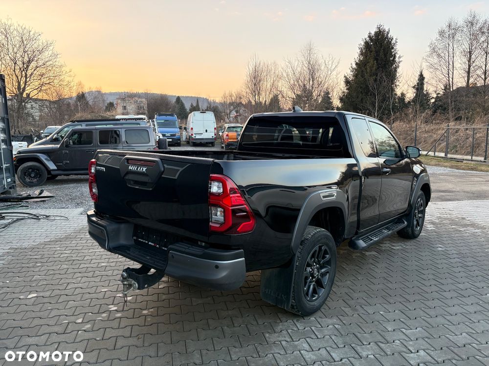 Toyota Hilux - 3