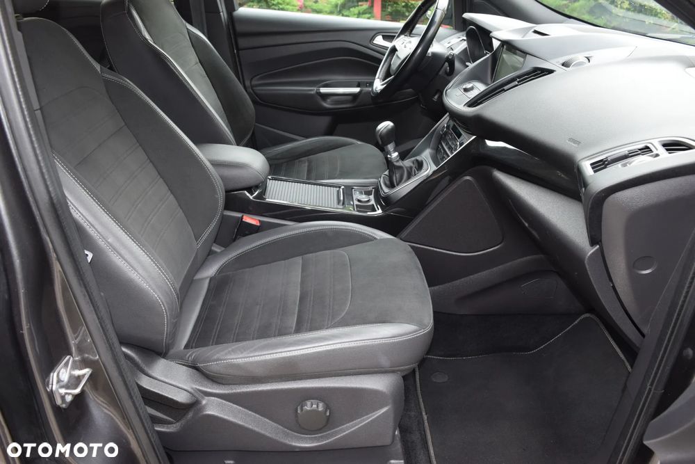 Ford Kuga 1.5 EcoBoost 2x4 ST-Line - 14