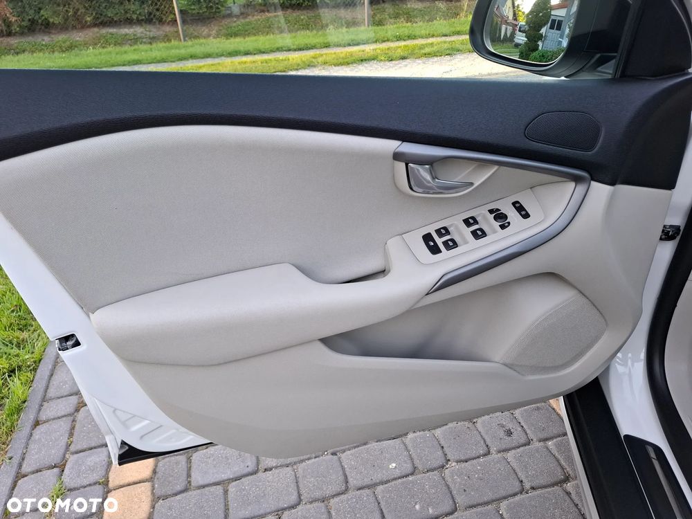 Volvo V40 Cross Country D2 Drive-E Dynamic Edition - 28