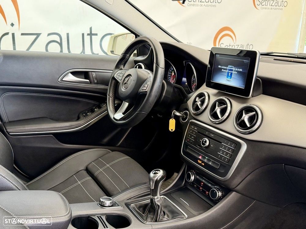 Mercedes-Benz GLA 180 d Urban - 9