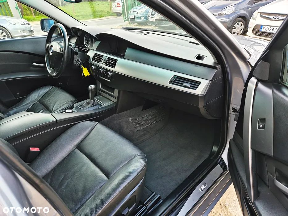 BMW Seria 5 523i - 36