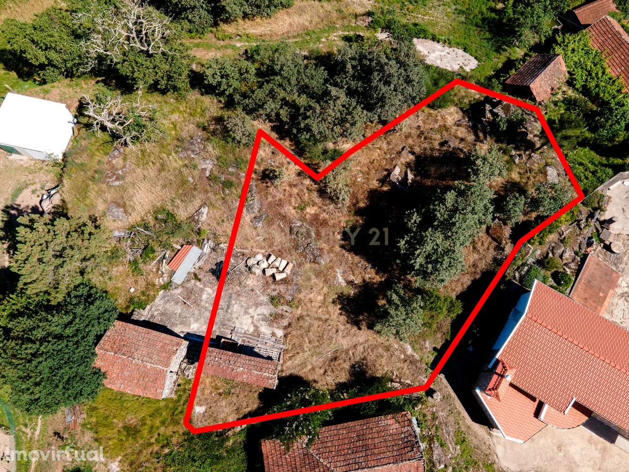 Terreno na aldeia preservada de Fandinhães - Grande imagem: 2/9