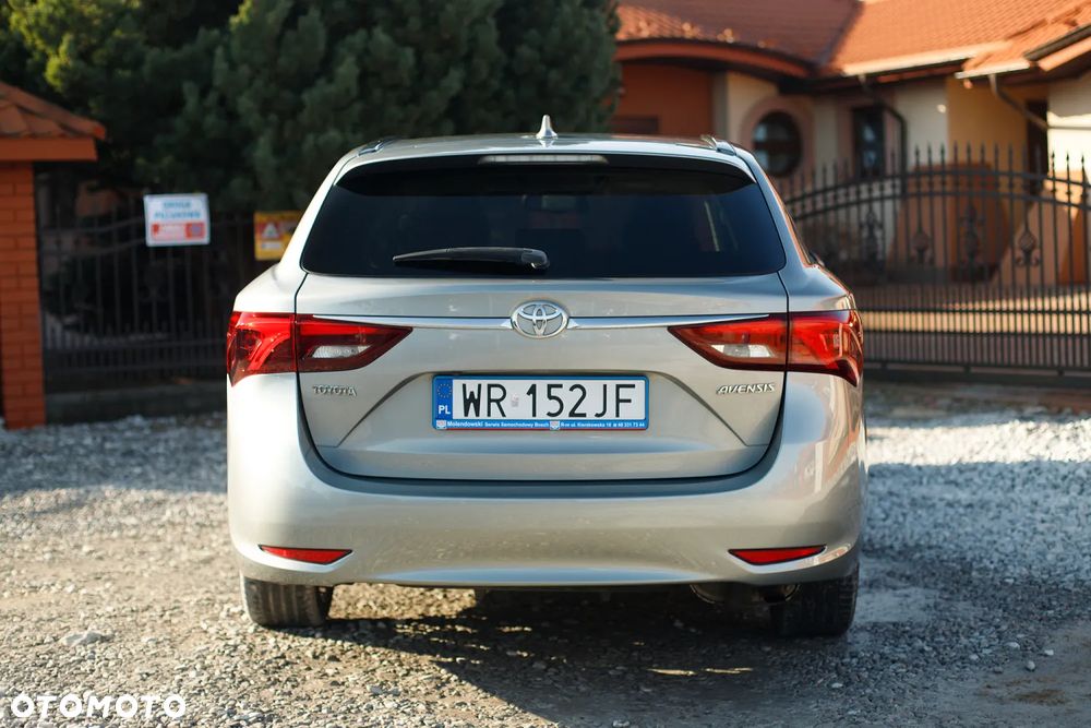 Toyota Avensis 1.8 Executive - 8