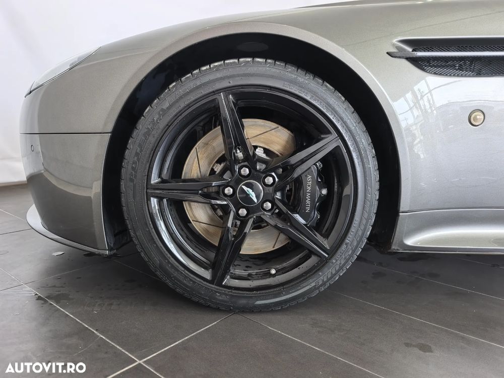 Aston Martin V8 Vantage S - 7