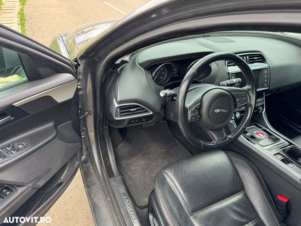 Jaguar XE 2.0 Prestige - 7
