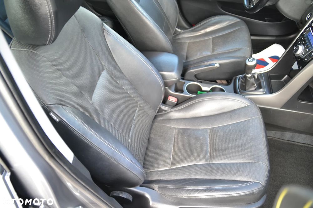Hyundai i30 i30cw 1.6 Fifa World Cup Edition - 26