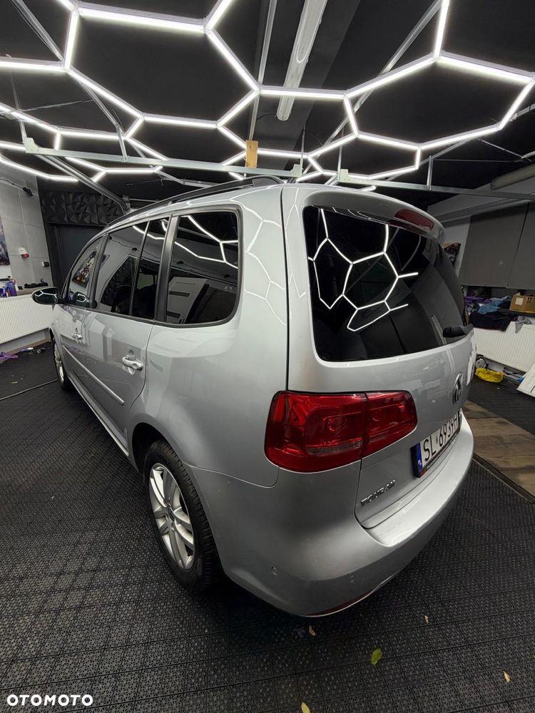 Volkswagen Touran - 4