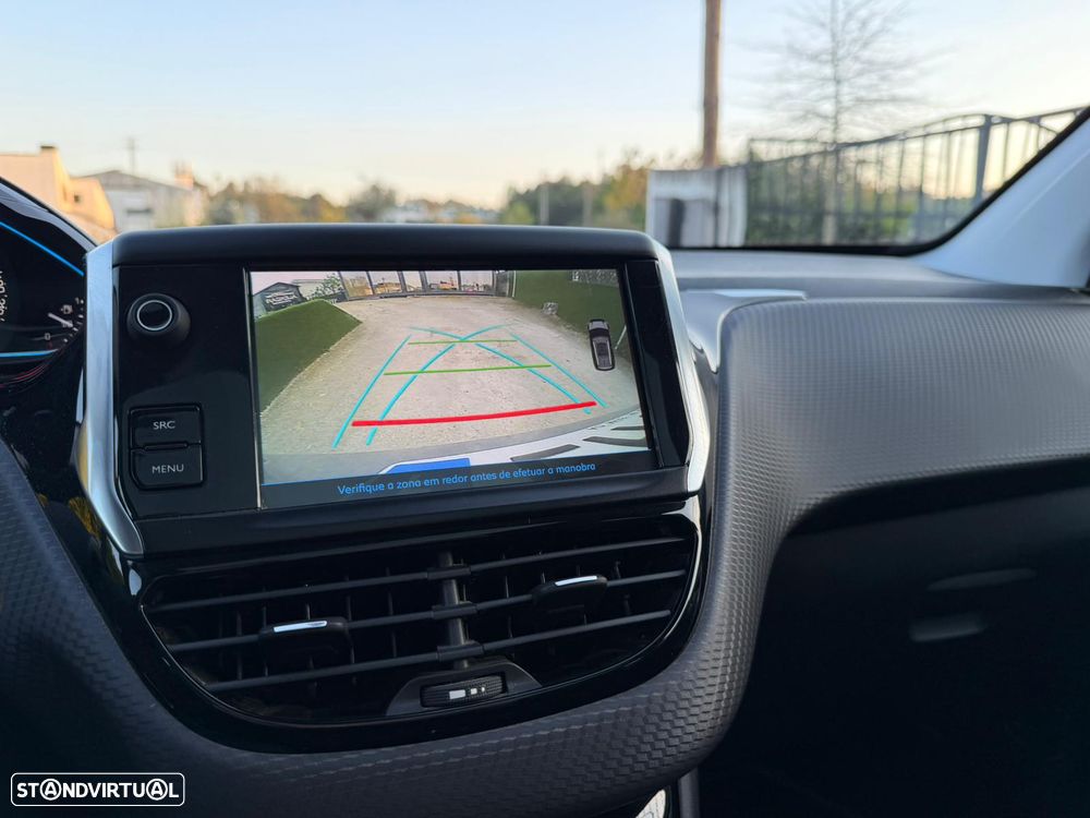 Peugeot 2008 1.2 PureTech Allure - 12