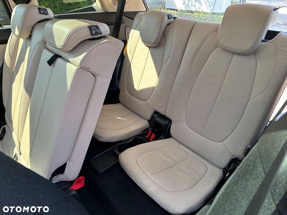 BMW Seria 2 220d - 10