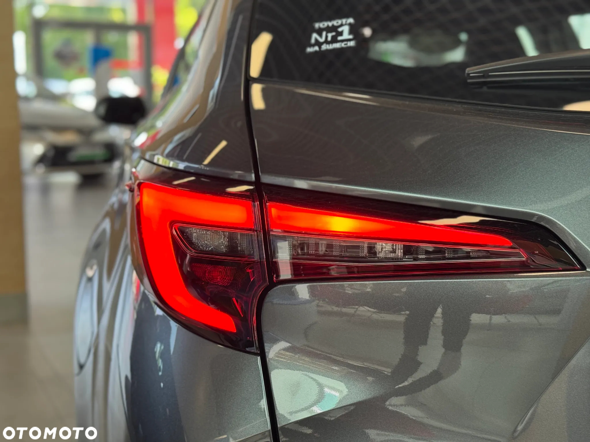 Toyota Corolla 1.8 Hybrid Comfort - 12