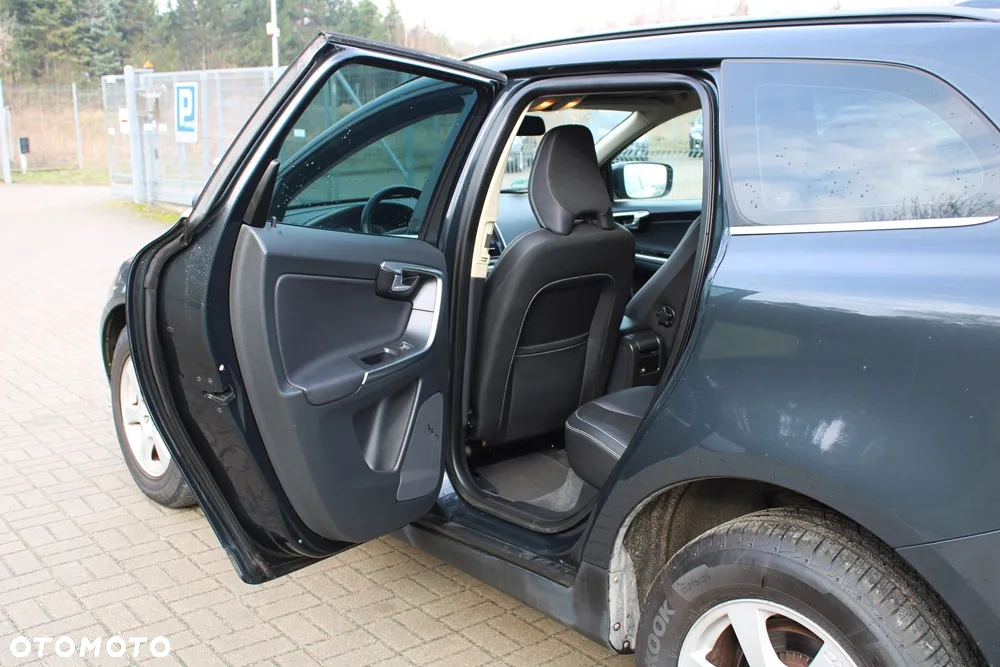 Volvo XC 60 2.4D AWD Momentum - 29
