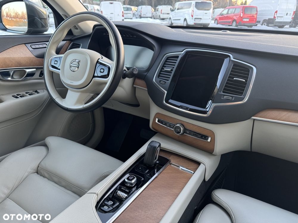 Volvo XC 90 D5 AWD Momentum 7os - 30