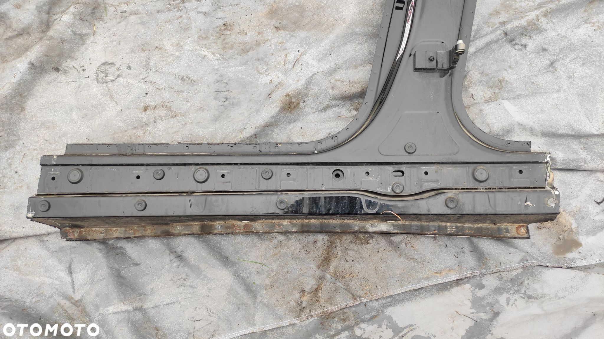 PRÓG LEWY SŁUPEK B BMW F10 F11 668 SCHWARZ II 2 - 2