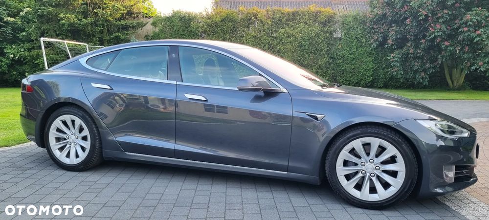 Tesla Model S - 10