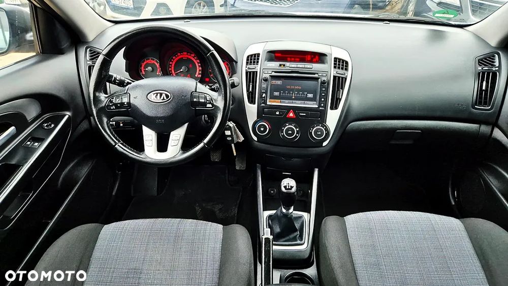 Kia Ceed 1.4 CVVT Dream-Team Edition - 37