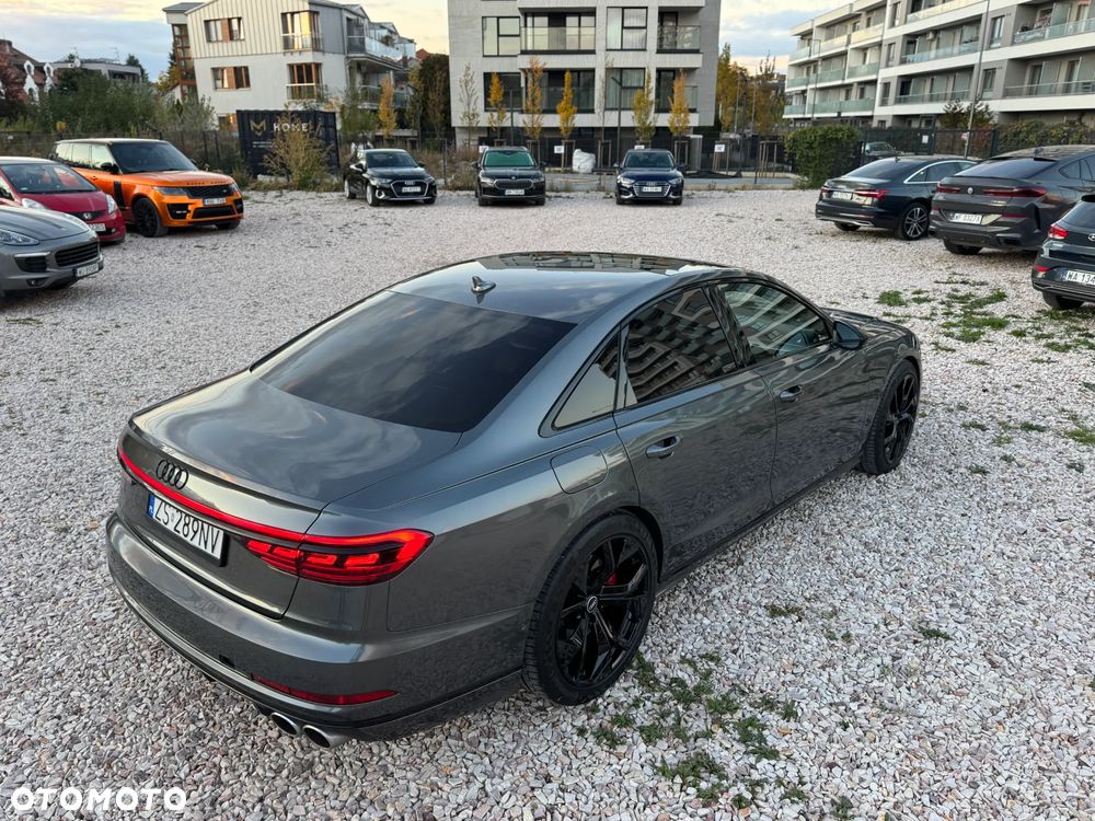 Audi S8 - 8