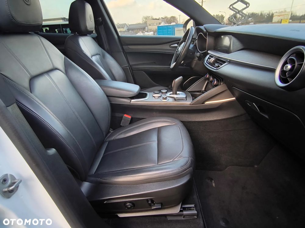 Alfa Romeo Stelvio 2.0 Turbo 16V AT8-Q4 Executive - 24