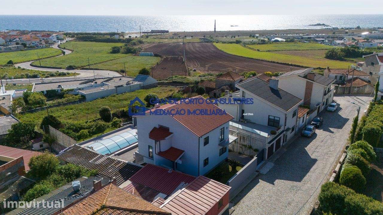 Moradia T4 com piscina junto à Praia da Memória / Matosinhos - Grande imagem: 4/19