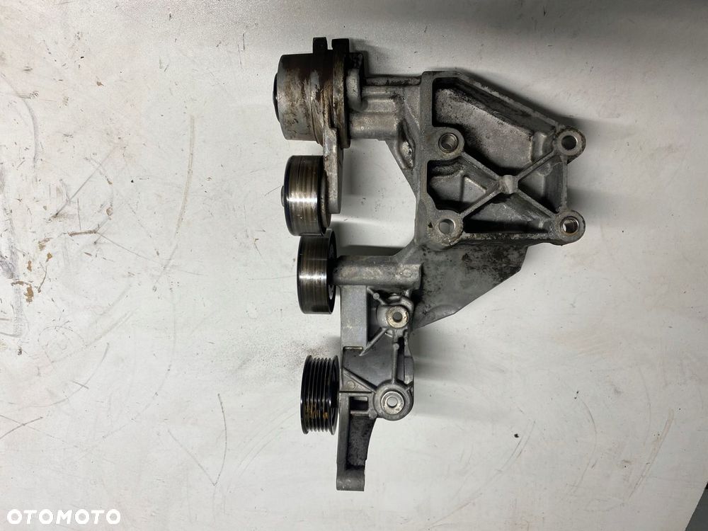 ŁAPA MOCOWANIE ALTERNATORA HYUNDAI TUCSON II 2.0 - 2