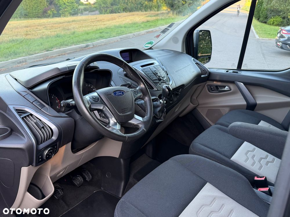 Ford Tourneo Custom - 12
