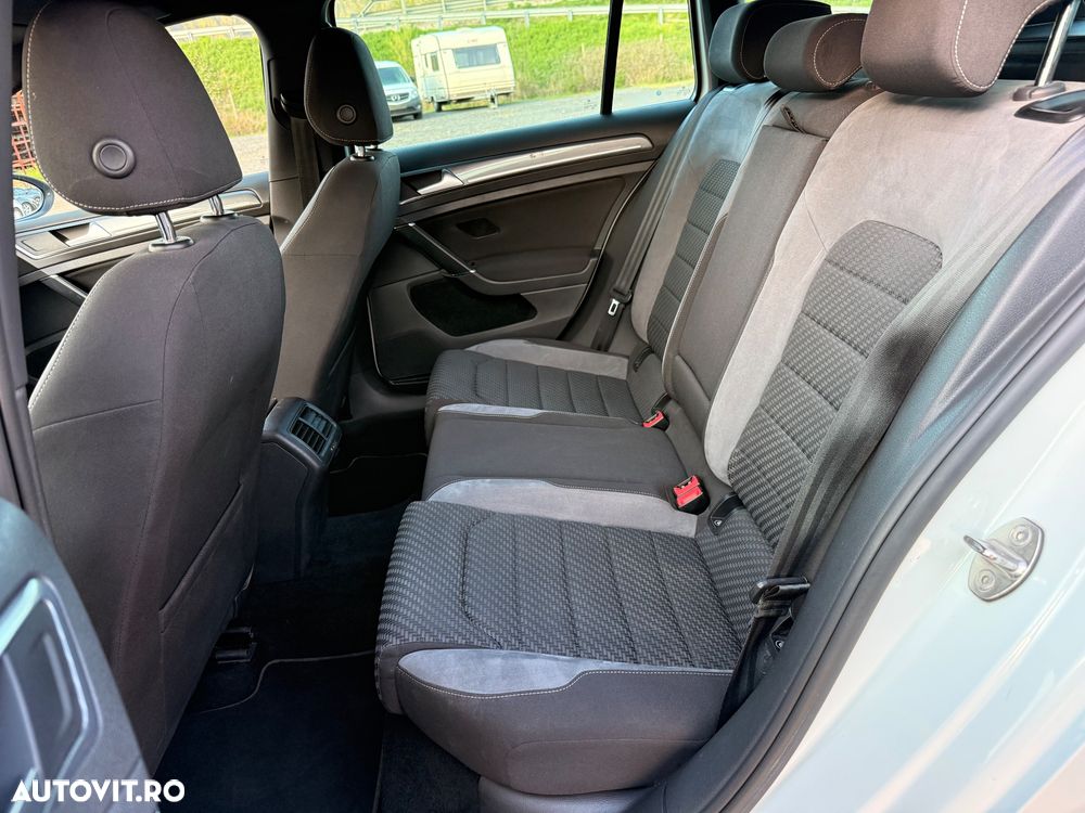 Volkswagen Golf - 8
