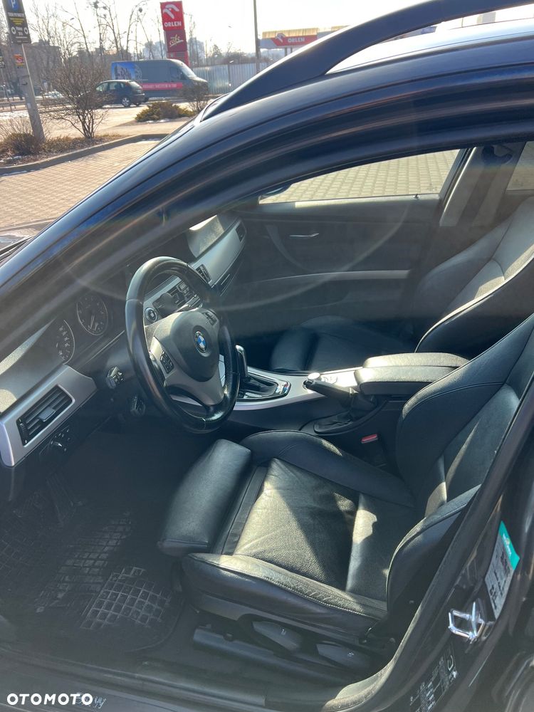 BMW Seria 3 325xi Touring - 13