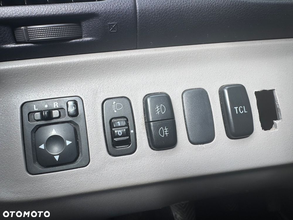Mitsubishi Grandis 2.4 Intense - 21