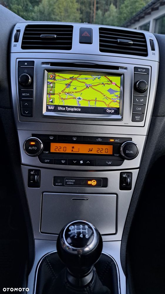 Toyota Avensis 1.8 Premium - 30