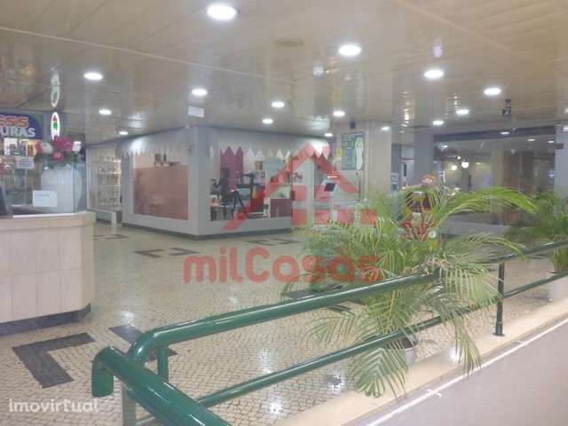 Loja arrendada à venda no Mouras Shopping Center – Lumiar - Grande imagem: 3/19