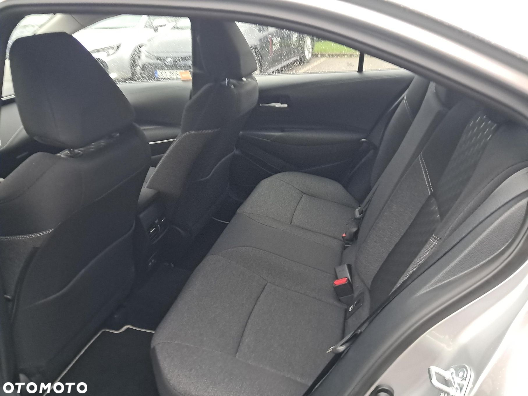 Toyota Corolla 1.8 Hybrid Comfort - 16