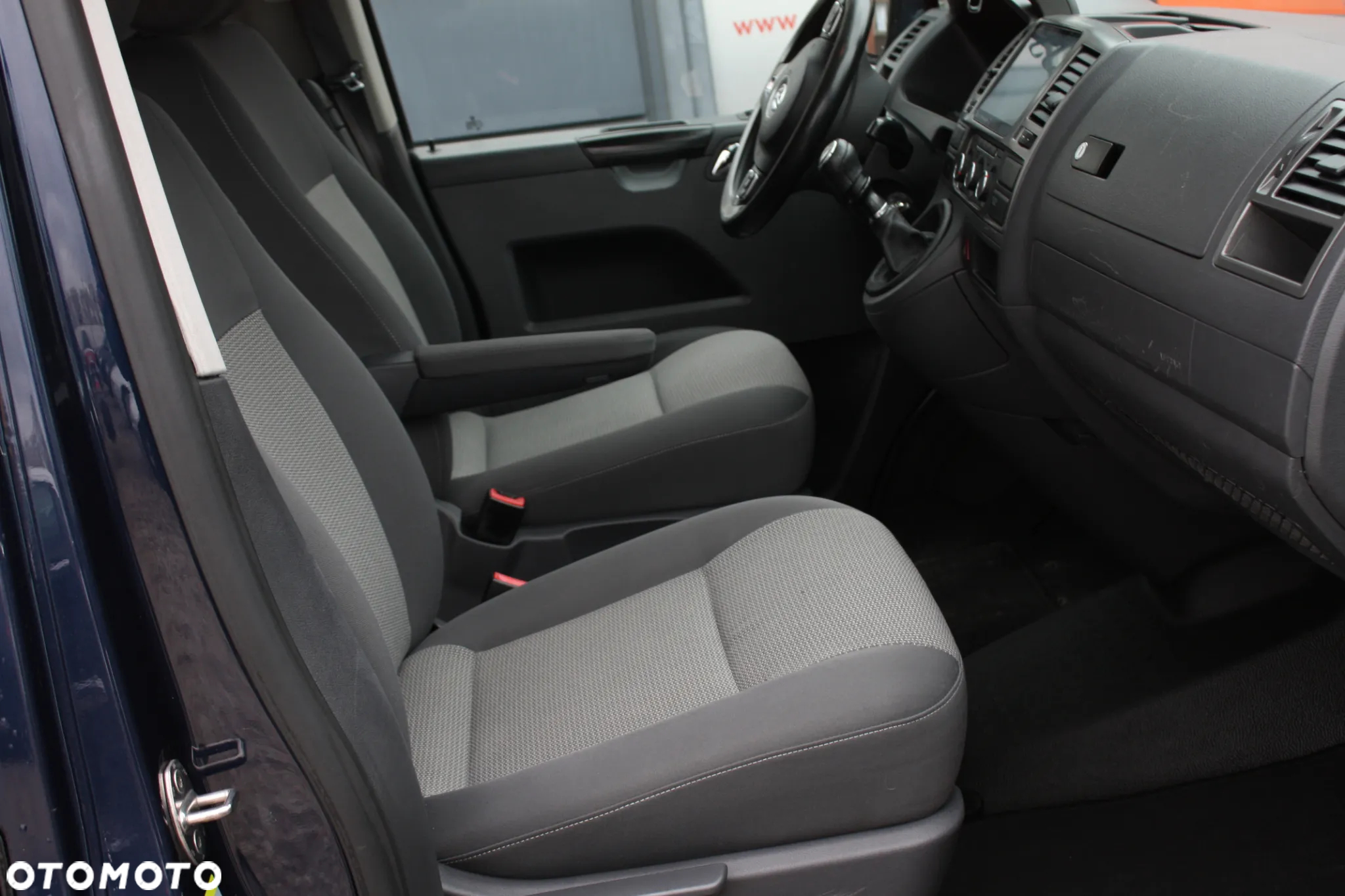 Volkswagen Caravelle - 25