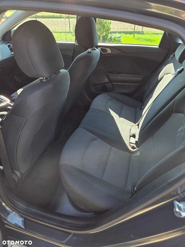 Kia Ceed - 8