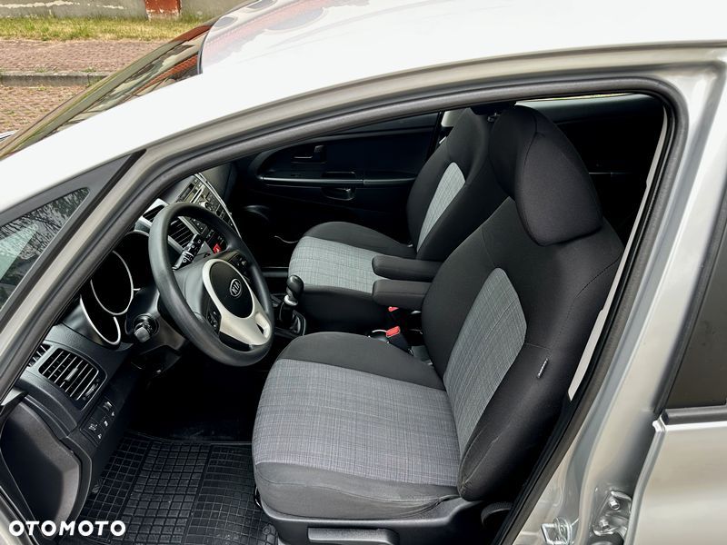 Kia Venga - 10