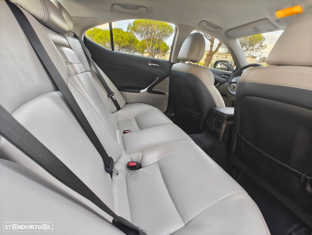 Lexus IS 200 d P.Executive 6G - 18