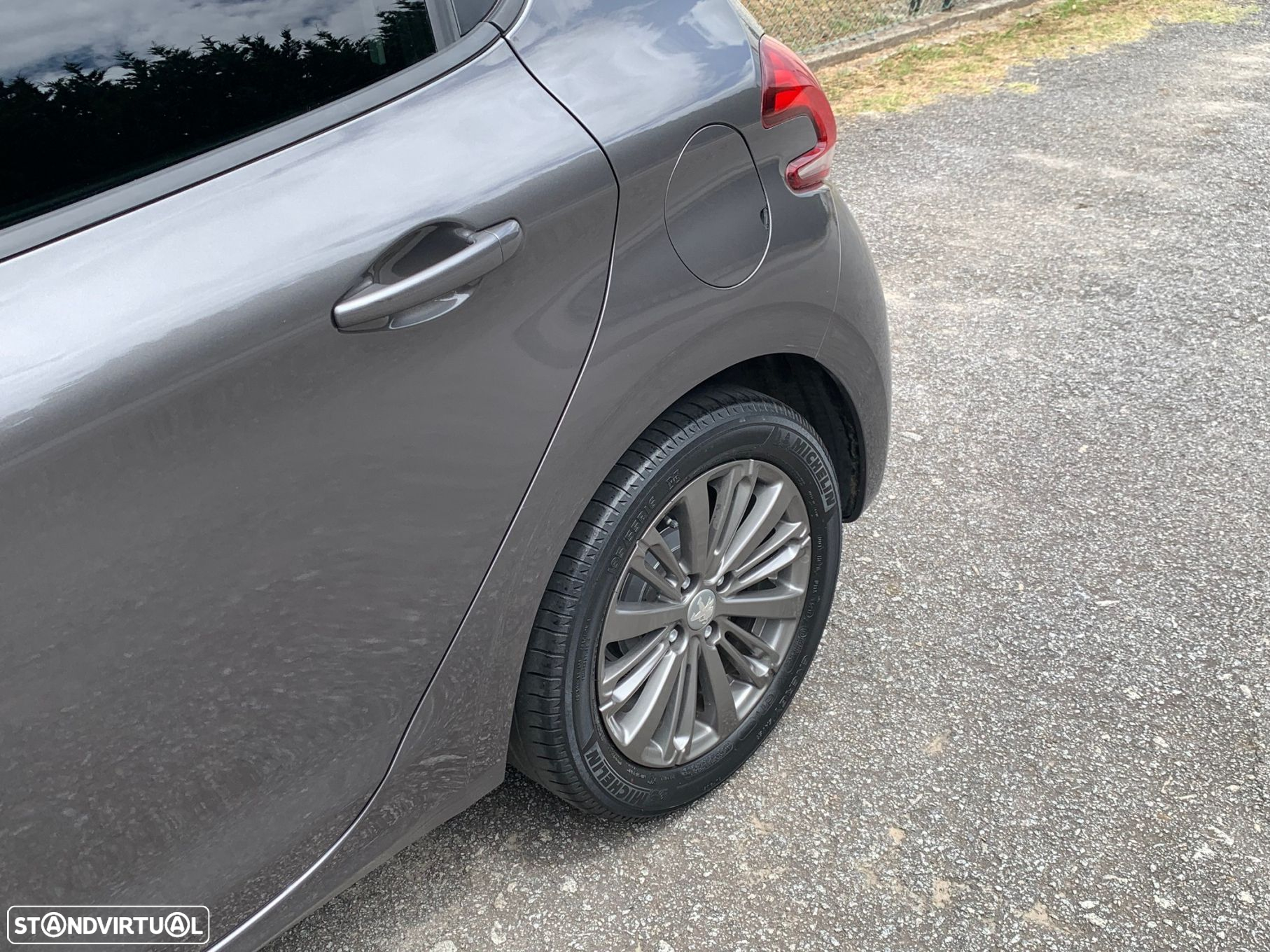 Peugeot 208 1.6 BlueHDi Allure - 44